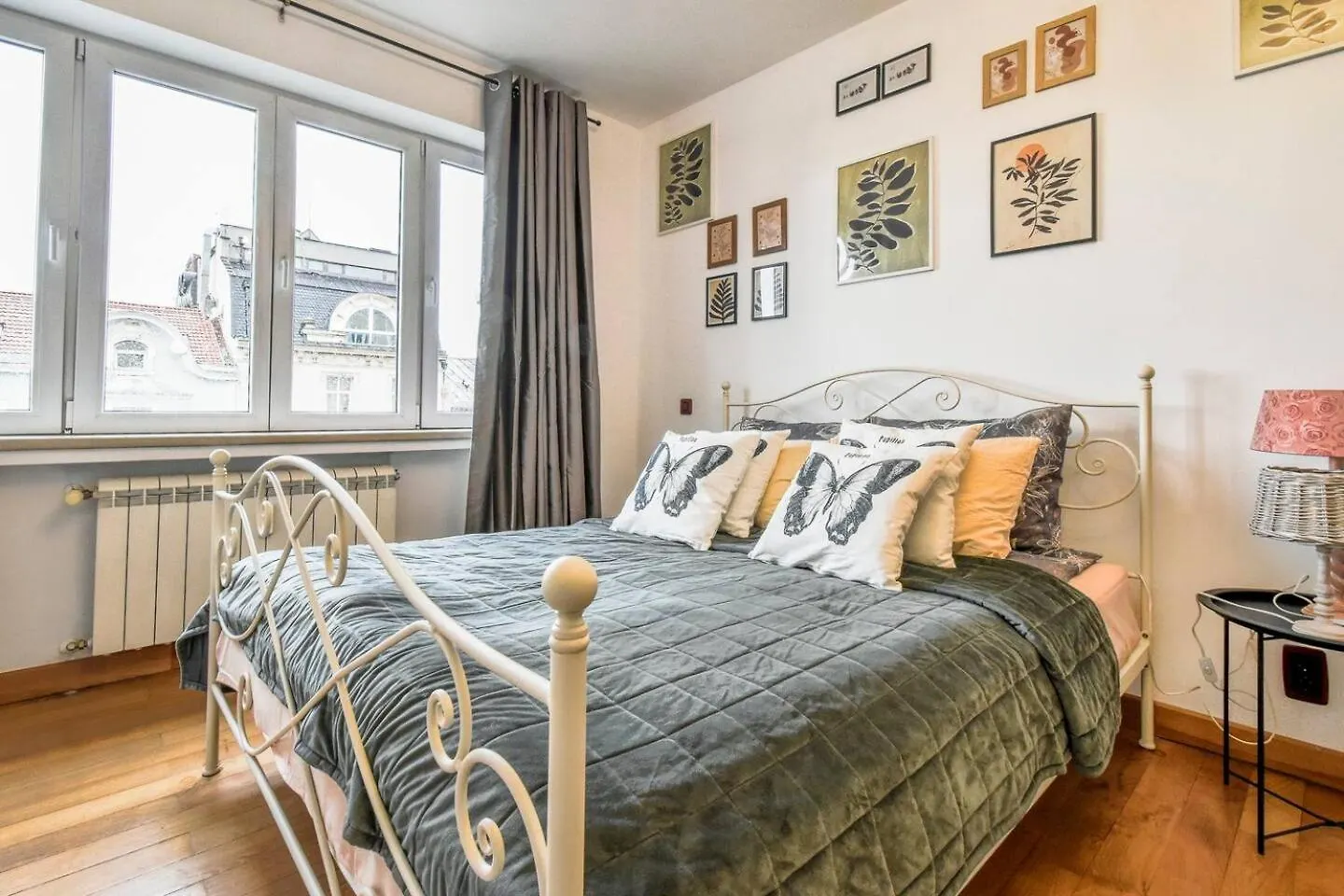Fully Equipped Vitoshka Area Spacious Metro Sofia