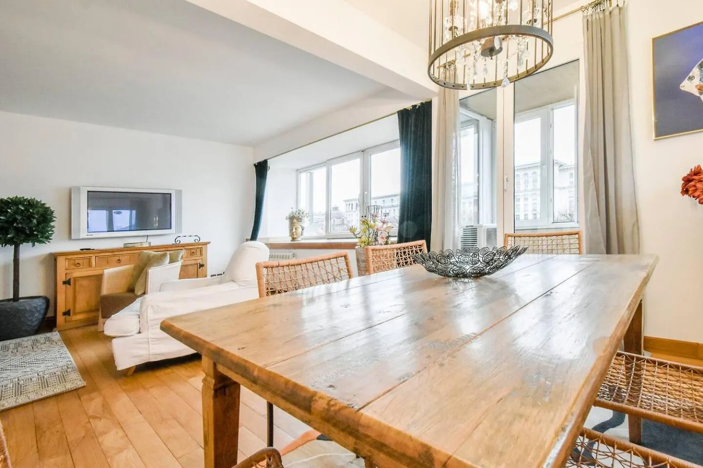 Fully Equipped Vitoshka Area Spacious Metro Sofia Appartement
