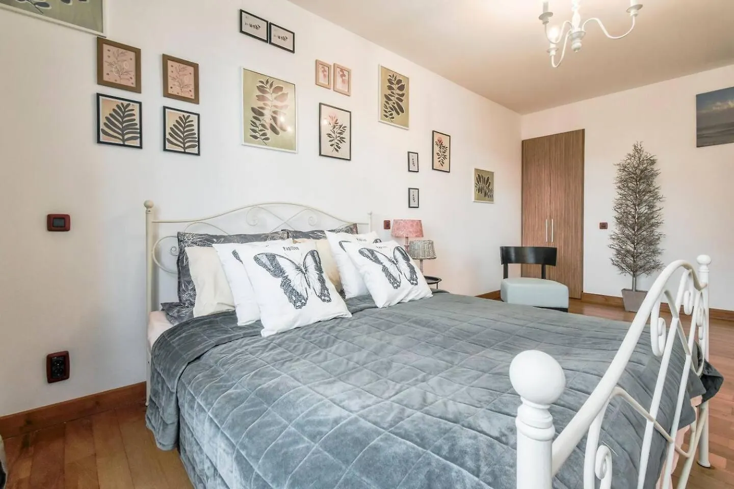 Appartement Fully Equipped Vitoshka Area Spacious Metro Sofia Bulgarije