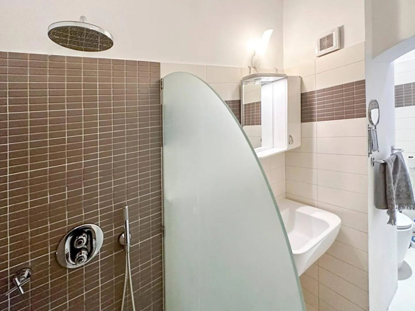 Appartement Fully Equipped Vitoshka Area Spacious Metro Sofia Bulgarije